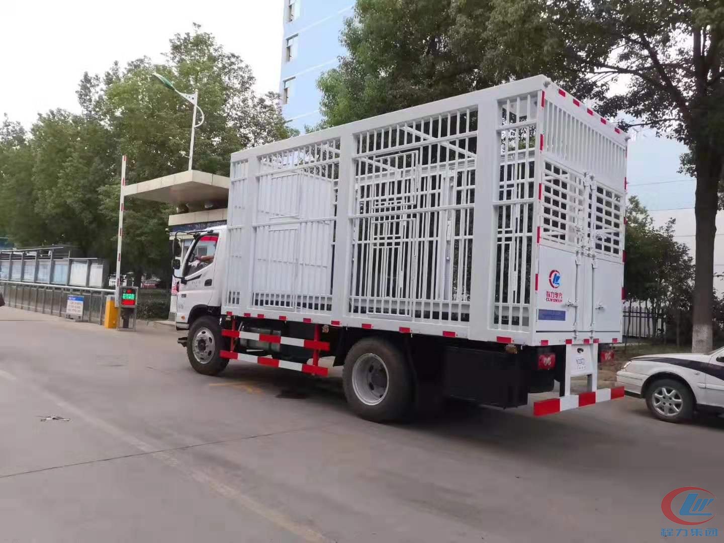 福田欧马可仓栏式运猪车